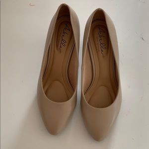 Abella nude pumps size 8